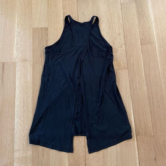 Open back black shirt - Picture 4 of 6